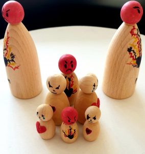 9. De ouders zijn nu nog enkel woedend op elkaar en zij lijken geen oog meer te hebben voor hun kinderen, die ondertussen ook steeds verdrietiger van alles worden.